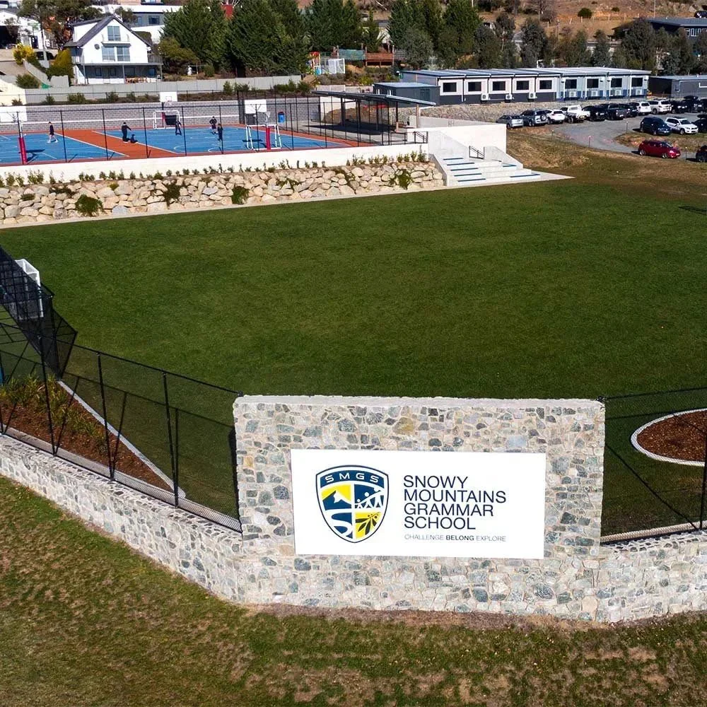 Snowy Mountains Grammar grounds, sports courts and school sign